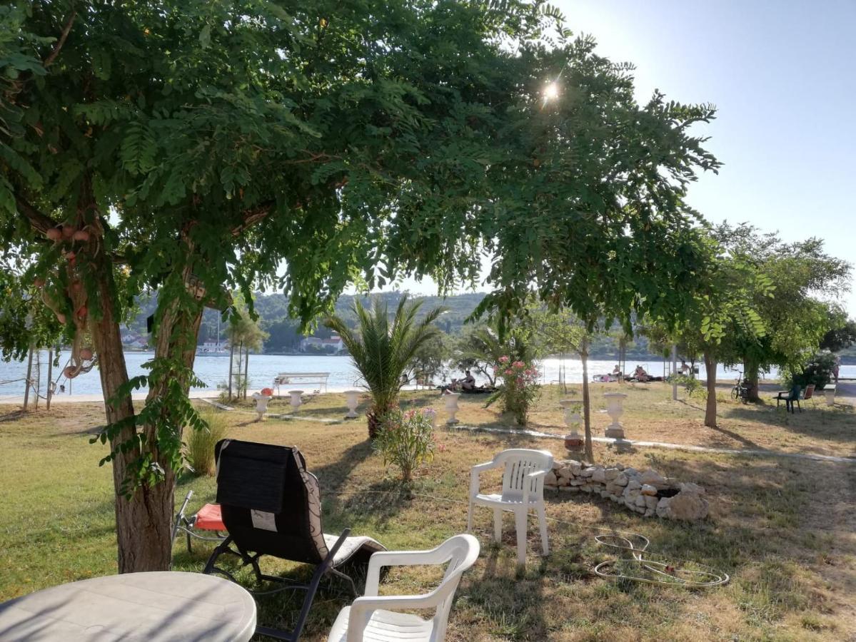 Apartman Andela Preko Εξωτερικό φωτογραφία